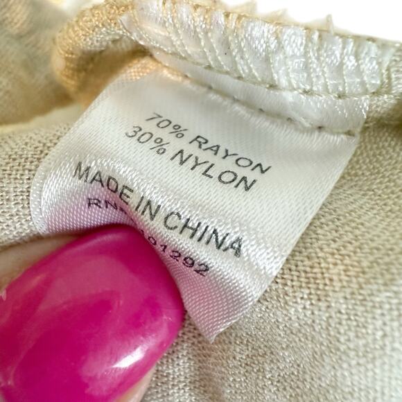 Lulu-B Women’s Sleeveless‎ Beige Tunic Tank Top Shark Bite Slit Hem V Neck Sz XL - Picture 5 of 6